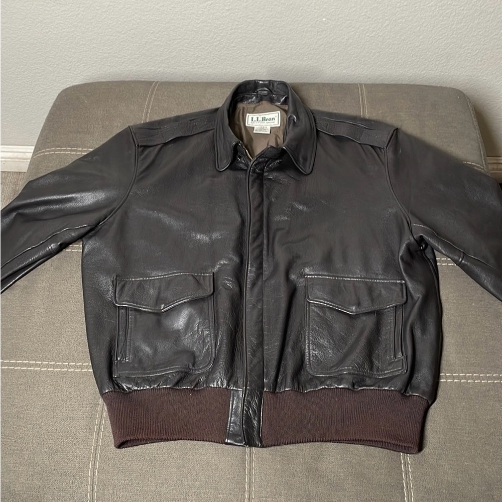 L.L.Bean Freeport Maine Vintage Bomber Leather Jacket Size 44 Made in USA
